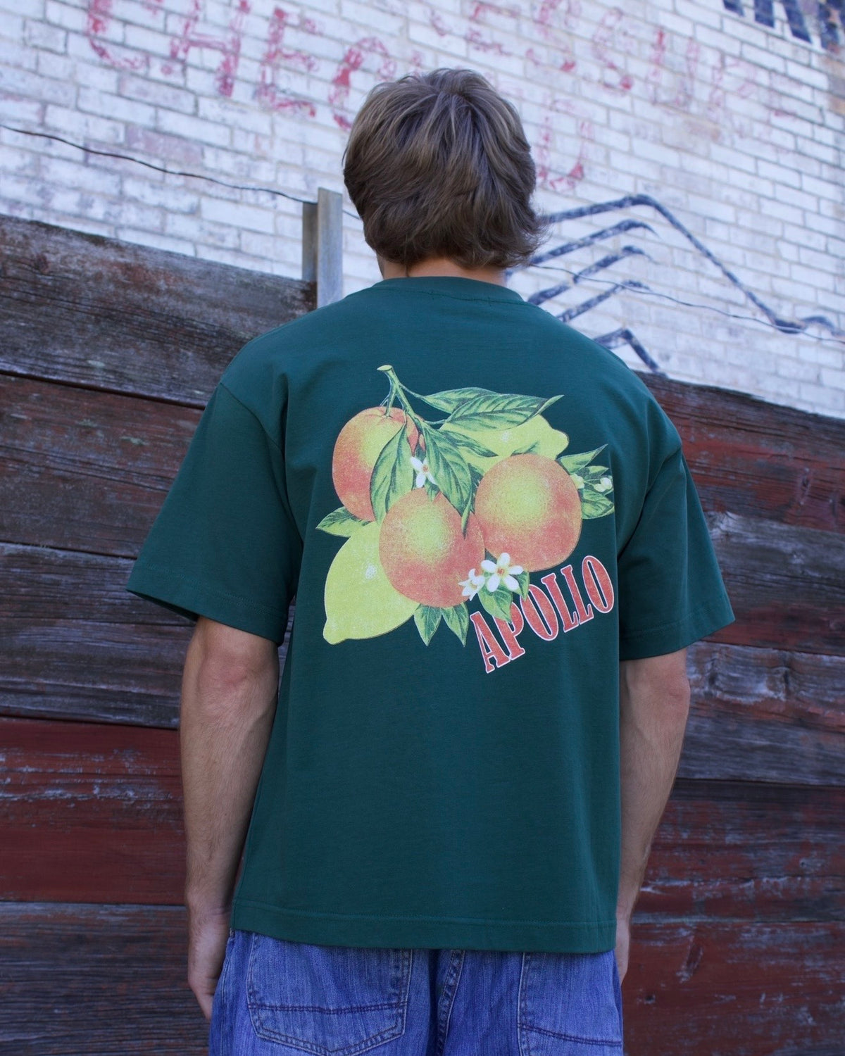 CITRUS TEE GREEN — on model